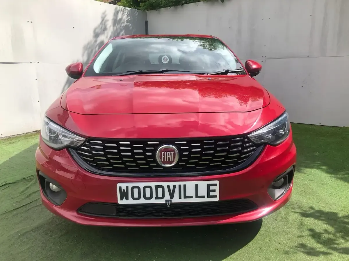 Used Fiat Tipo Easy Plus 120 HP (88 kW) 2018 Red Hatchback
