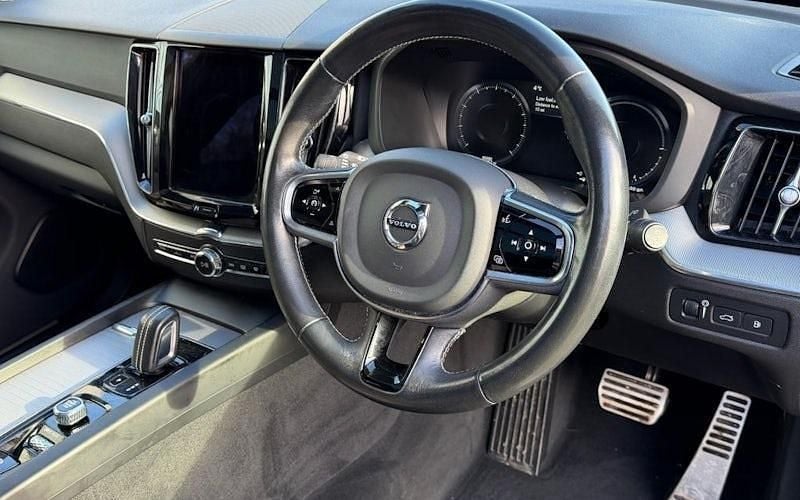 Used Volvo XC60 R-Design 340 HP (250 kW) 2020 Black SUV