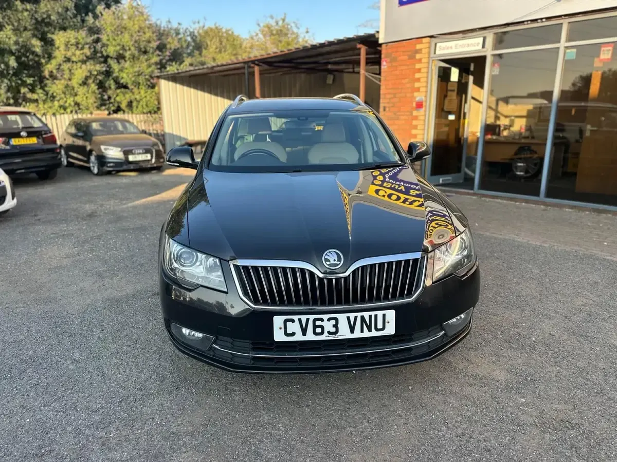 Used Skoda Superb Elegance 170 HP (125 kW) 2014 Black Estate