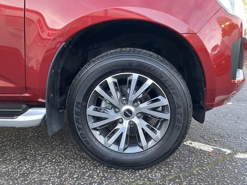 New Isuzu D-Max 163 HP (119 kW) 2025 564 spinel red Pickup