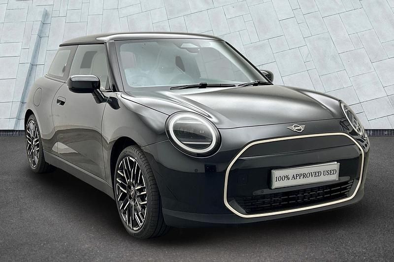 Black Used 2024 Mini Cooper Hatch Hatchback | £25,500 (A bit pricey) - Image 1/4