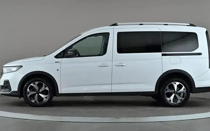 Used Ford Tourneo Active 114 HP (83 kW) 2024 Estate