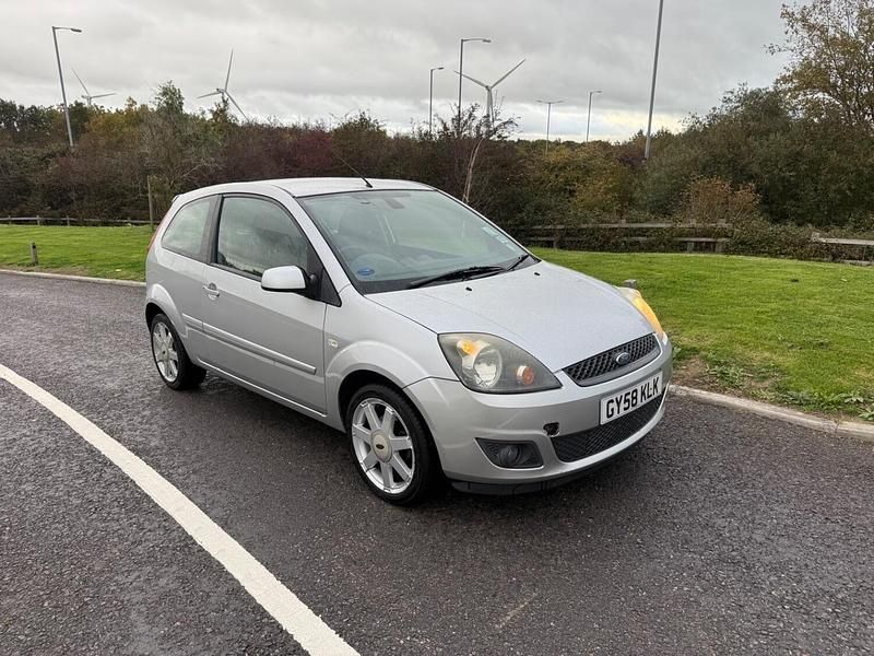 Silver Used 2008 Ford Fiesta Zetec Hatchback | £1,750 (Good price) - Image 1/4