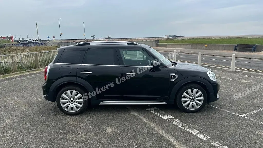 Begagnad Mini Cooper S 2018 Svart Halvkombi