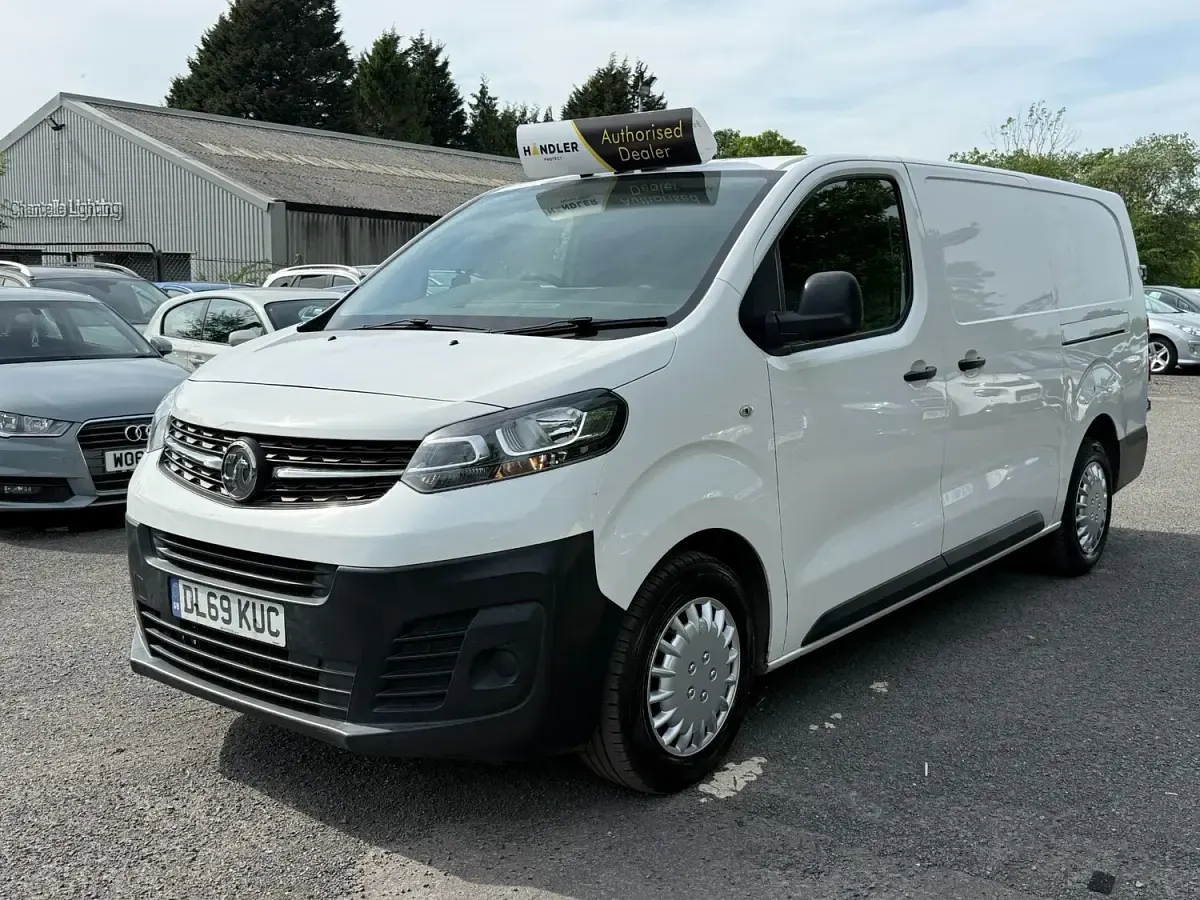 Used Vauxhall Vivaro Edition 120 HP (88 kW) 2019 White MPV