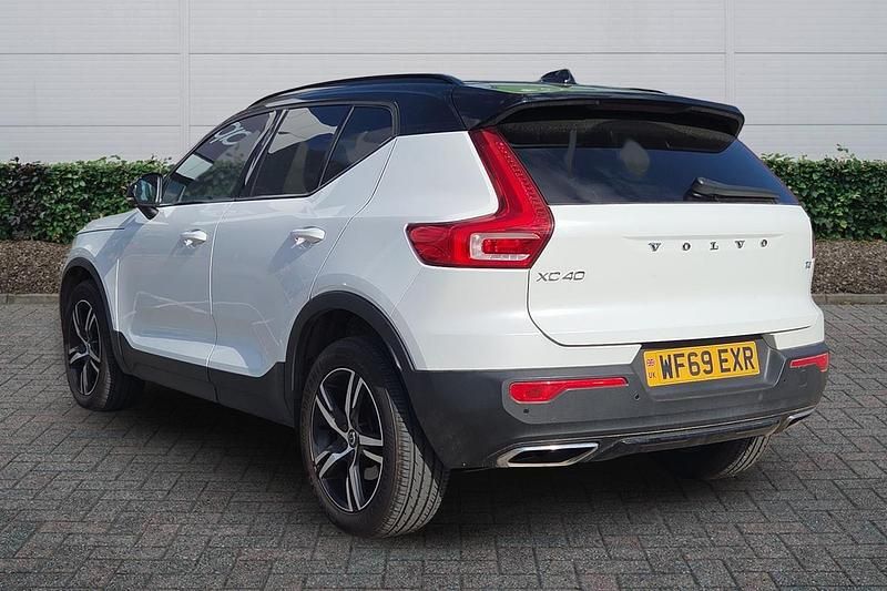 Used Volvo XC40 R-Design 2019 White SUV