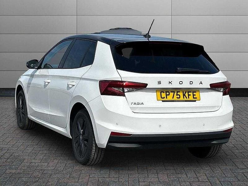 New Skoda Fabia Design Edition 70 HP (51 kW) 2025 Candy white black magic pearl effect Hatchback