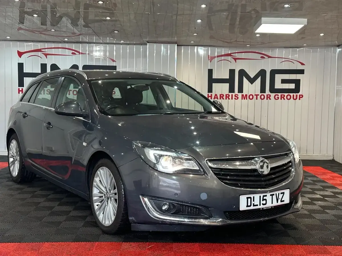 Used Vauxhall Insignia Design Edition 163 HP (119 kW) 2015 Grey Estate