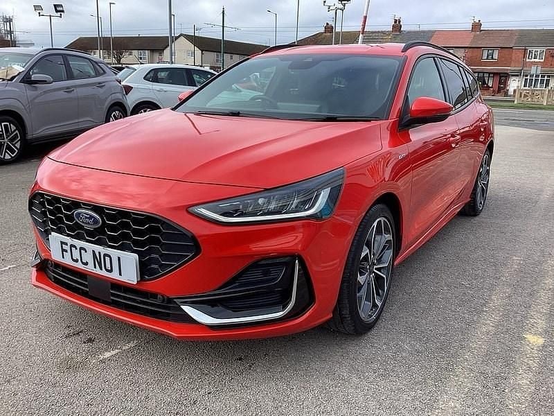 Used Ford Focus ST-Line 125 HP (91 kW) 2022 Red Estate