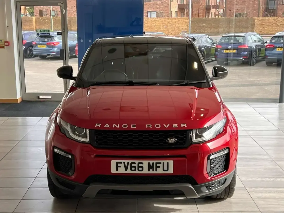 Used Land Rover Range Rover evoque SE 150 HP (110 kW) 2017 Red Estate
