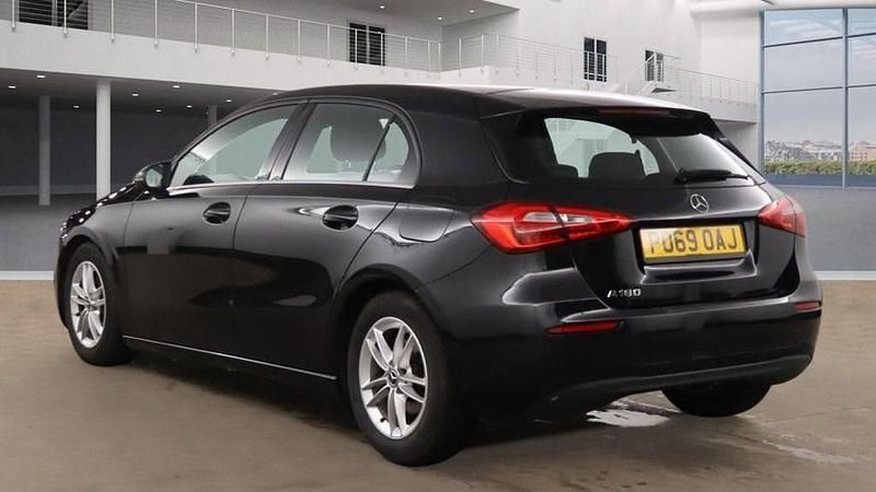 Used Mercedes A180 SE 136 HP (100 kW) 2019 Black Hatchback