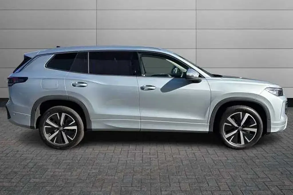 Usado VW Tayron Elegance 204 HP (150 kW) 2026 Prateado SUV