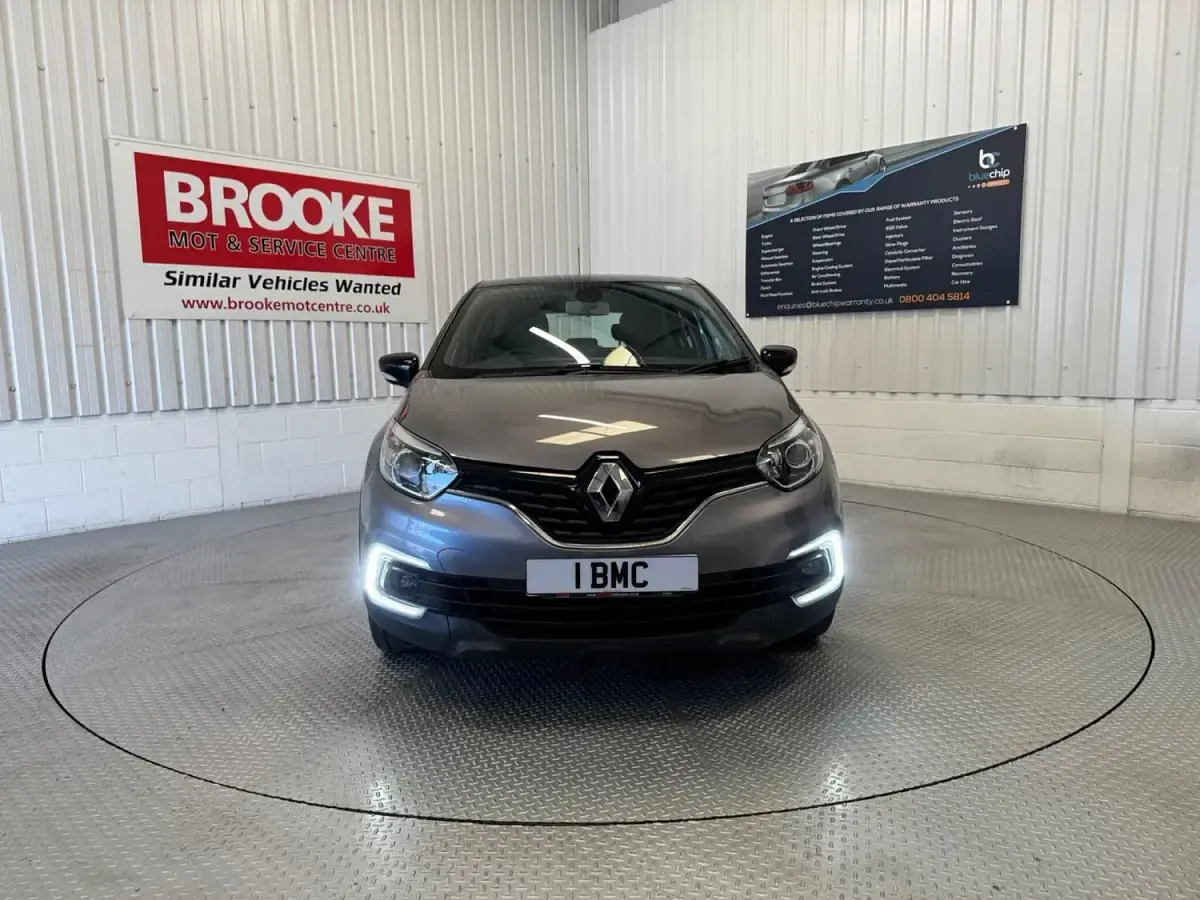 Used Renault Captur Dynamique 90 HP (66 kW) 2017 Grey/black SUV