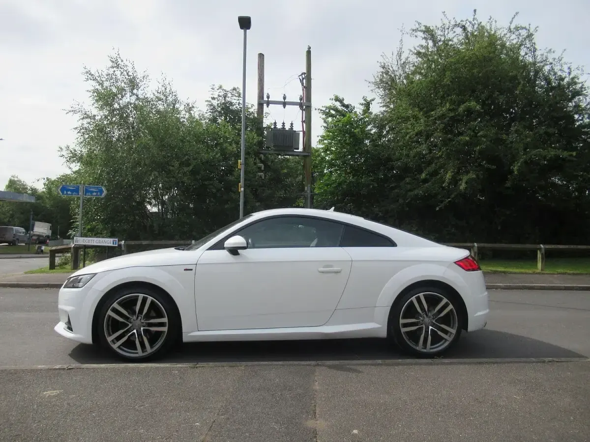 Used Audi TT S-Line 230 HP (169 kW) 2016 White Coupe