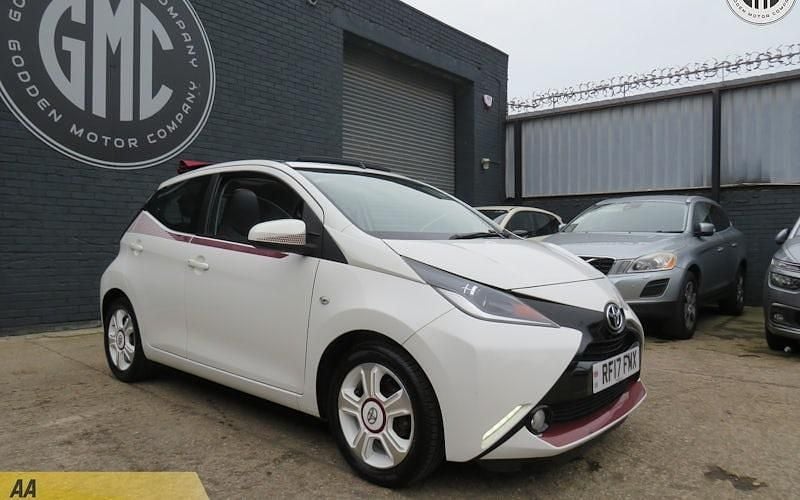 Begagnad Toyota Aygo X-wave 69 HK (50 kW) 2017 Halvkombi