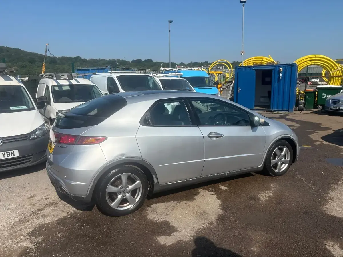 Used Honda Civic ES 138 HP (101 kW) 2006 Silver Hatchback