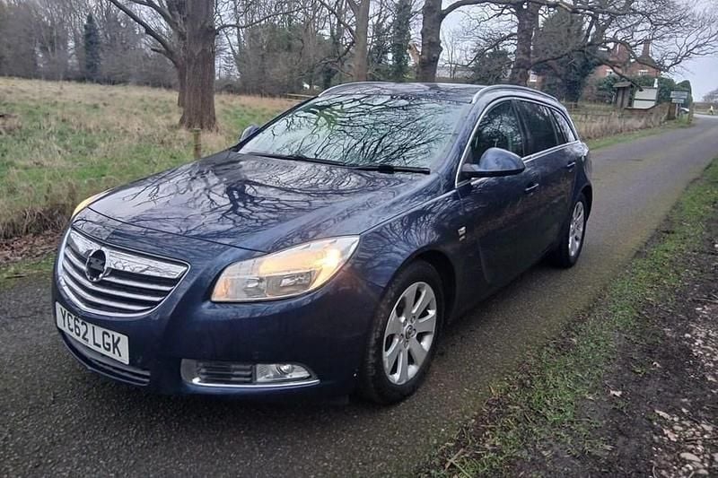 Used Vauxhall Insignia SRi 160 HP (117 kW) 2012 Blue Estate