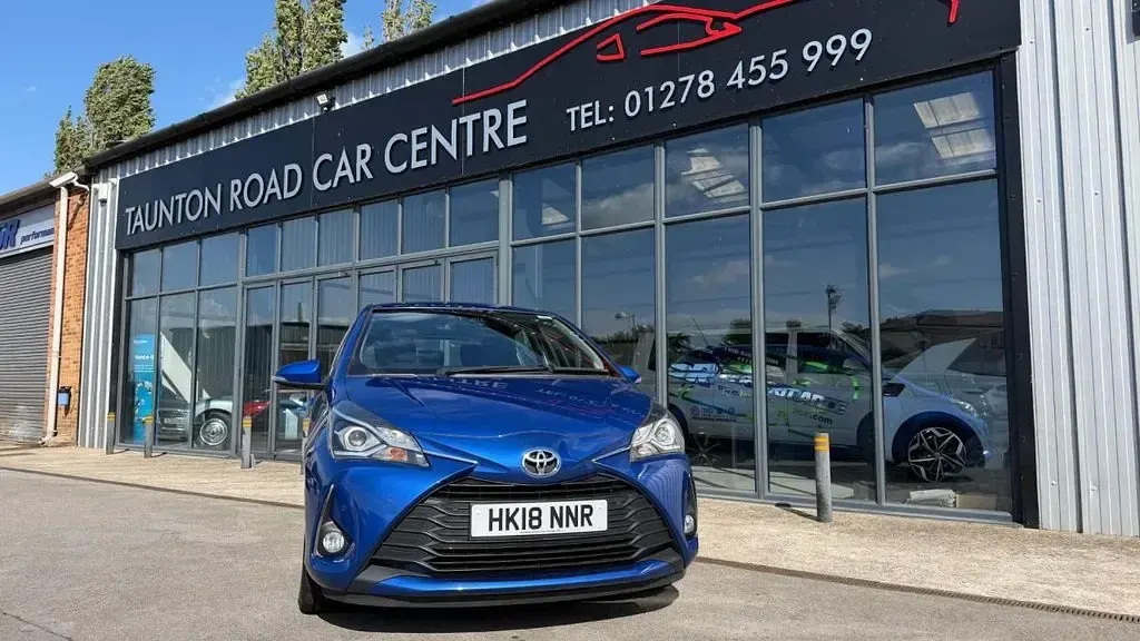 Used Toyota Yaris 111 HP (81 kW) 2018 Blue Hatchback