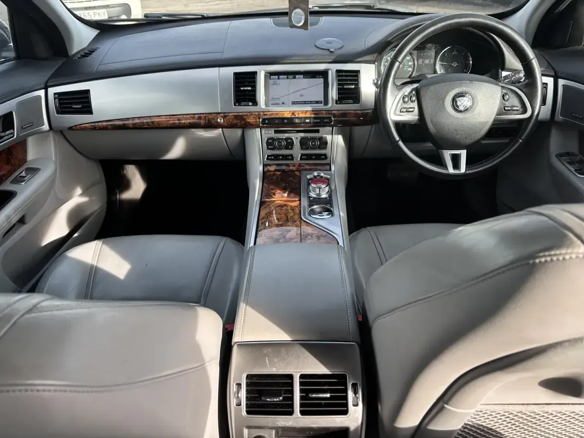 Second-hand Jaguar XF Premium Luxury 163 CP (119 kW) 2014 Albastru Berlinǎ