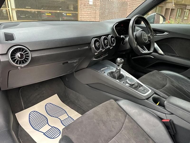 Begagnad Audi TT S-Line 230 HK (169 kW) 2015 Grå Sportkupé