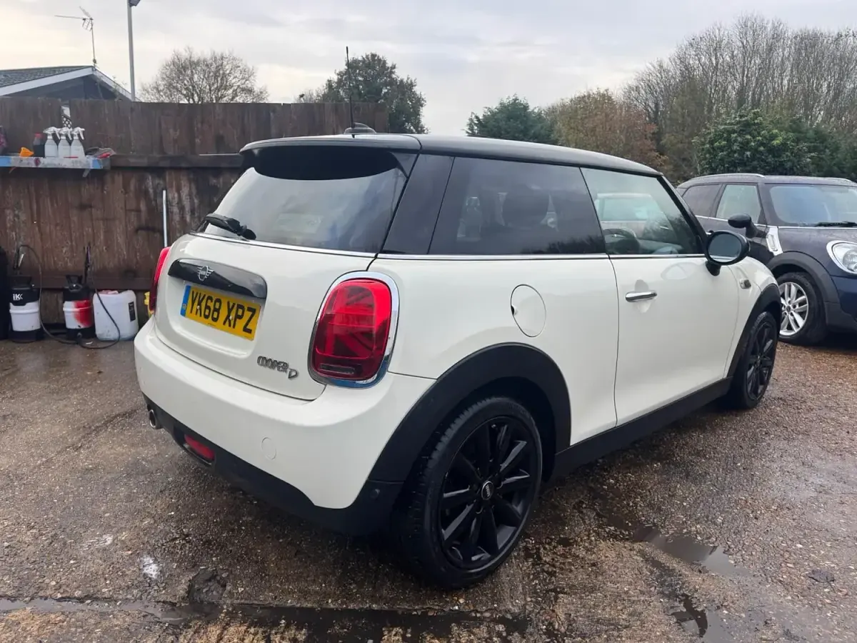 Used Mini Cooper D Hatch 2018 White Hatchback