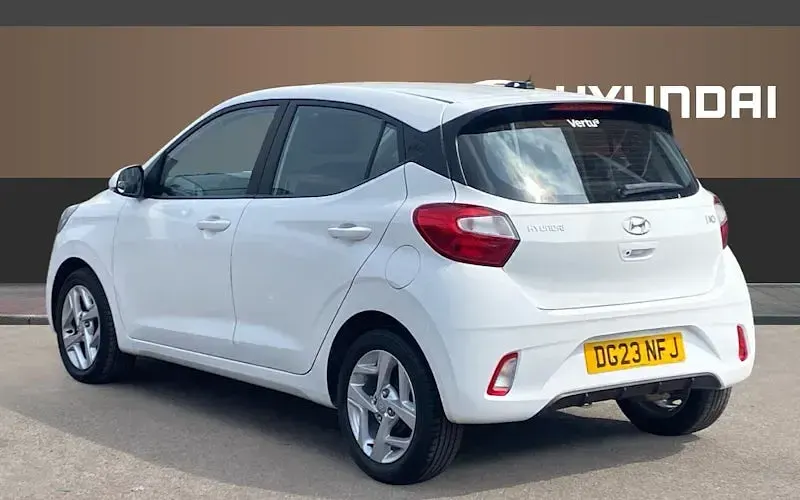 Used Hyundai i10 SE 67 HP (49 kW) 2023 White Hatchback