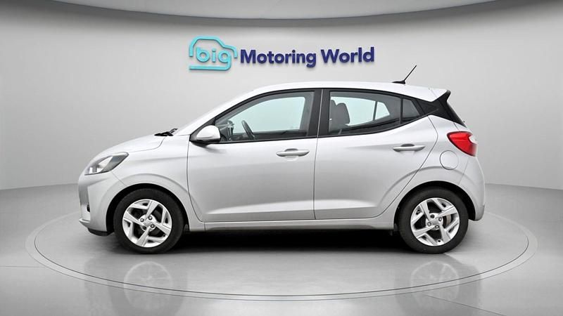 Used Hyundai i10 SE 84 HP (61 kW) 2022 Silver Hatchback