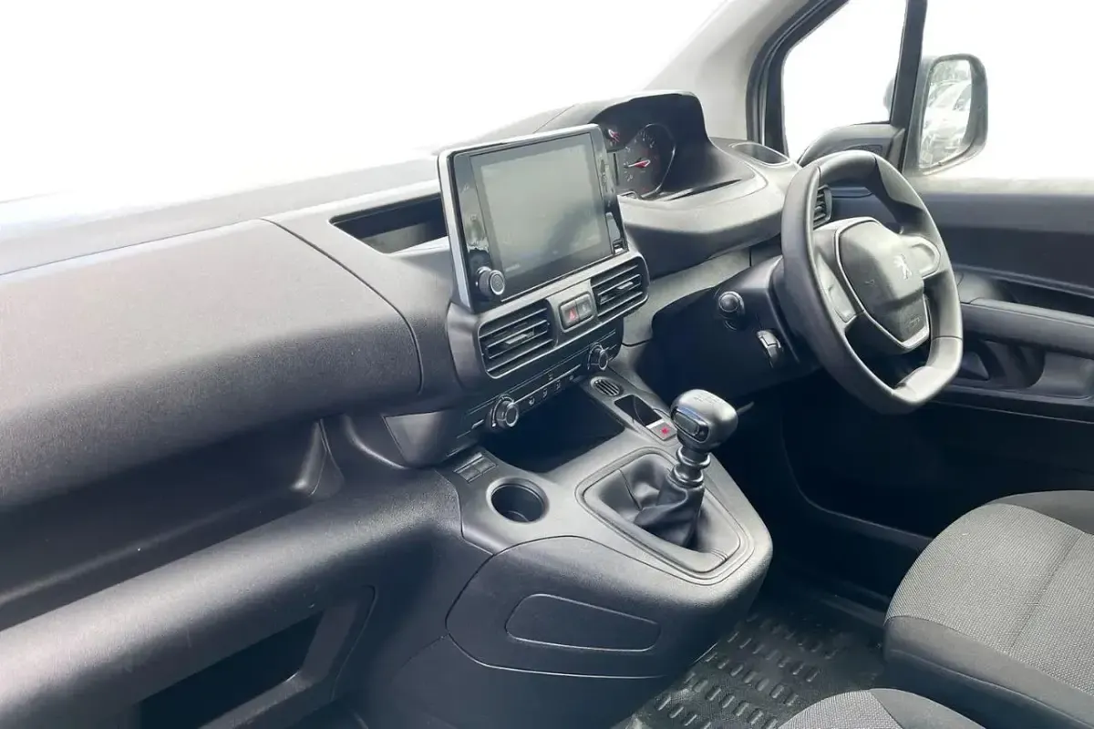 Second-hand Peugeot Partner Premium 102 CP (75 kW) 2023 Monovolum
