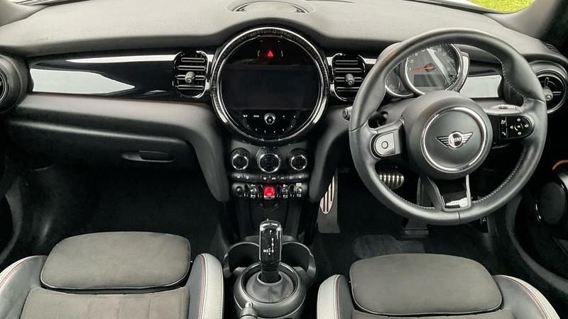 Used Mini Cooper Hatch 134 HP (98 kW) 2022 Silver Hatchback