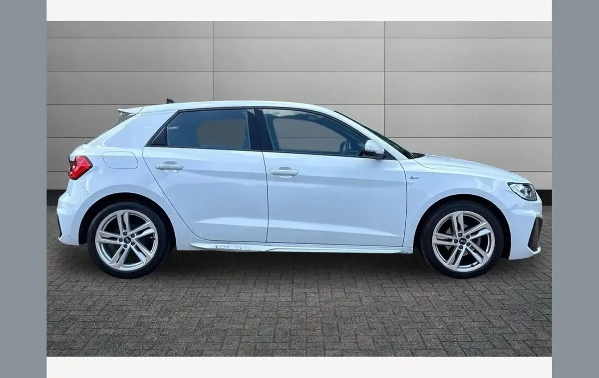 Used Audi A1 S-Line 95 HP (69 kW) 2023 White SUV