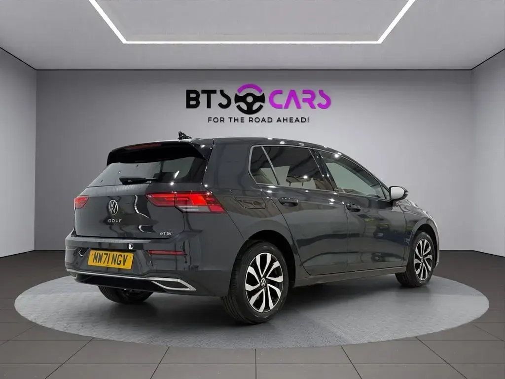 Usado VW Golf VIII Active 150 CV (110 kW) 2022 Gris Utilitario