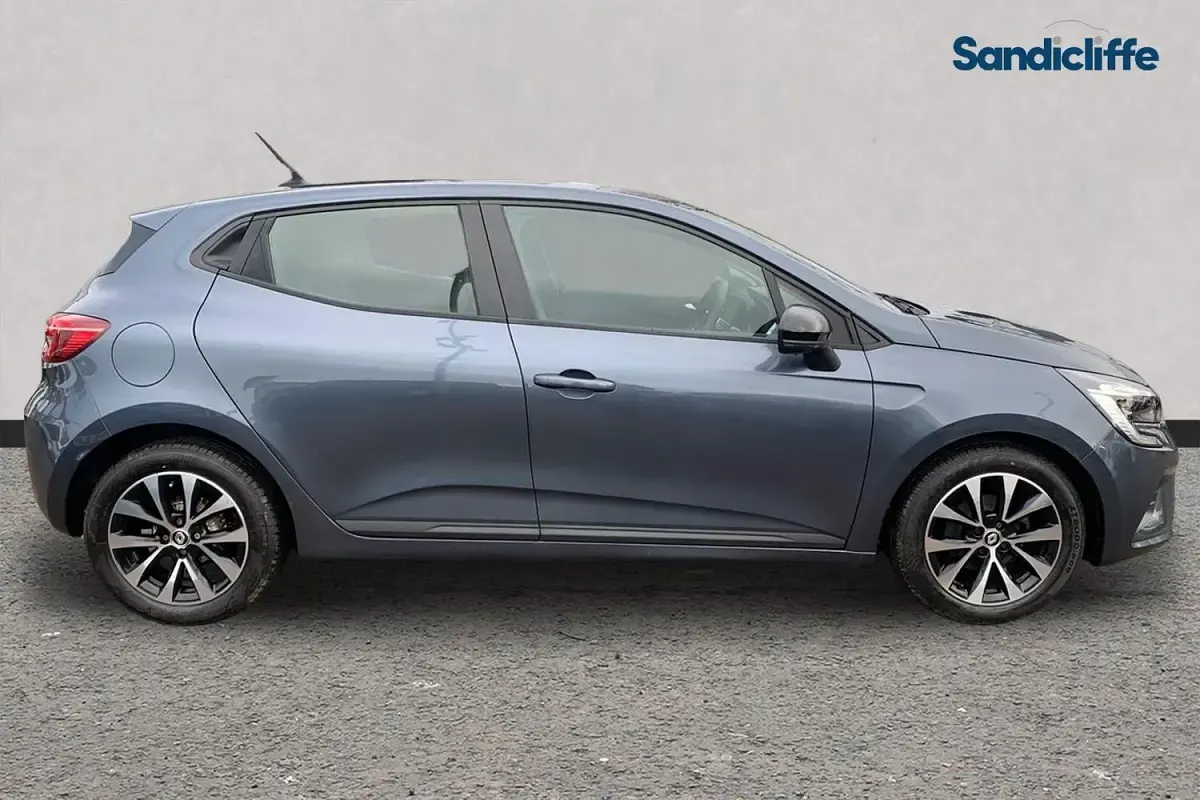 Used Renault Clio Evolution 90 HP (66 kW) 2022 Grey Hatchback