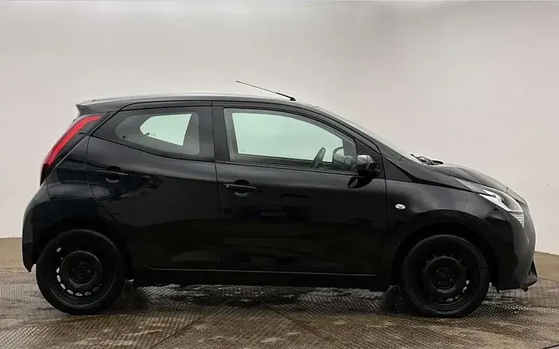 Used Toyota Aygo X-play 72 HP (52 kW) 2021 Black Hatchback