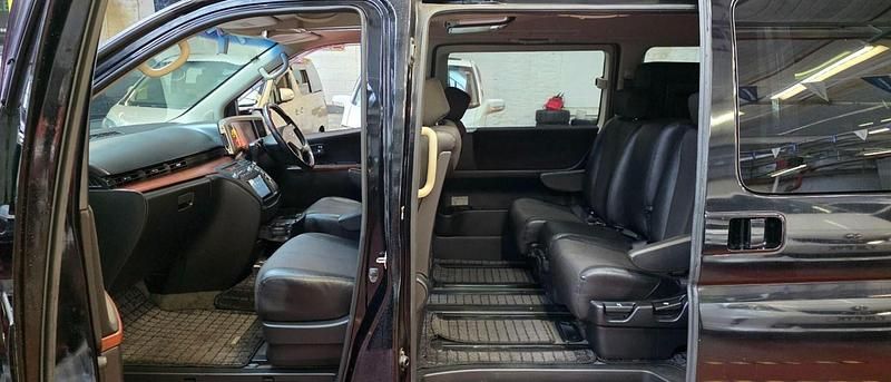 Używany Nissan Elgrand 2022 Czarny Minivan
