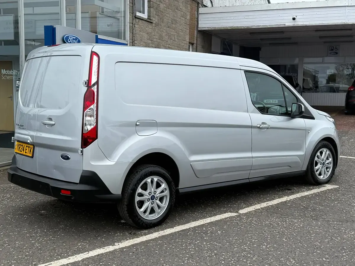 Usado Ford Transit Connect Limited 100 HP (73 kW) 2024 Prateado Monovolume
