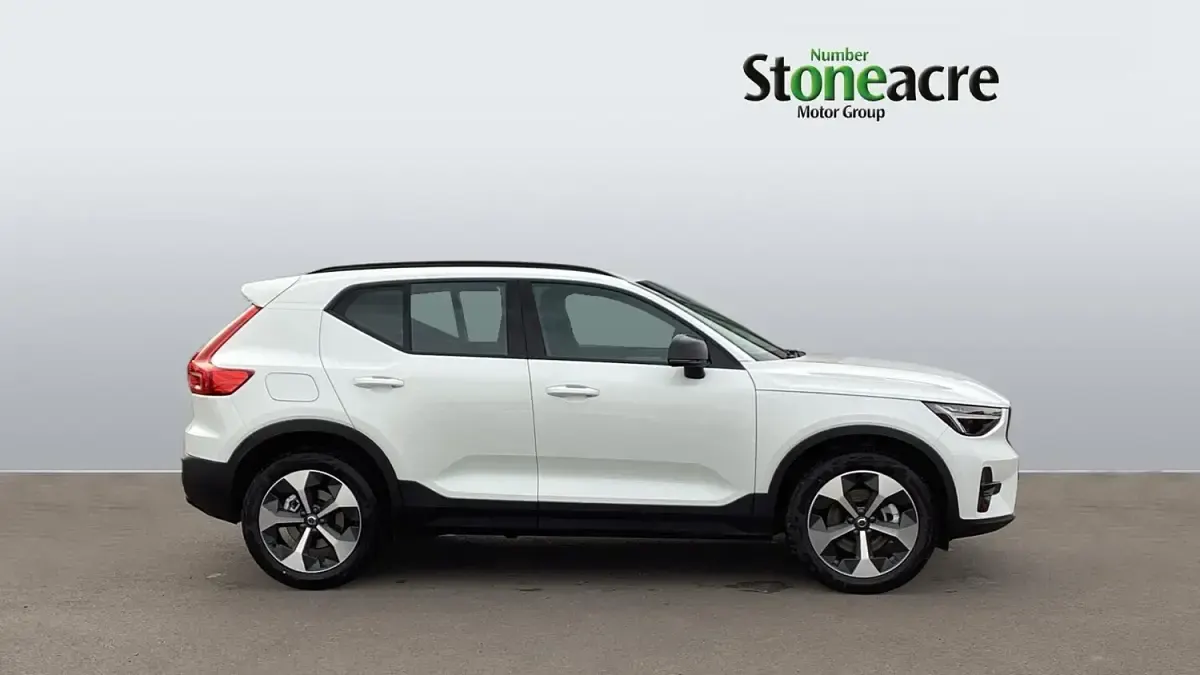 New Volvo XC40 Plus 2026 White SUV
