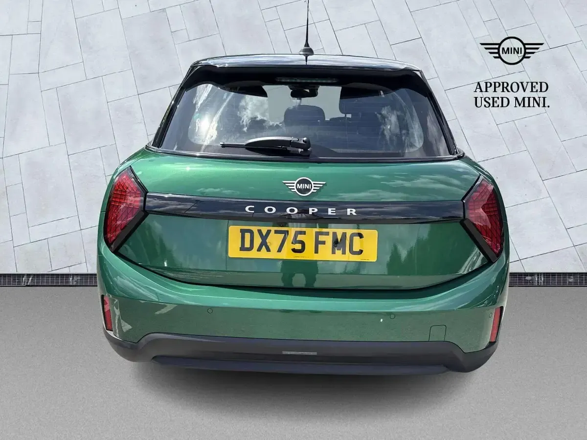 Used Mini Cooper Hatch 113 kW (154 HP) 2025 Green Hatchback