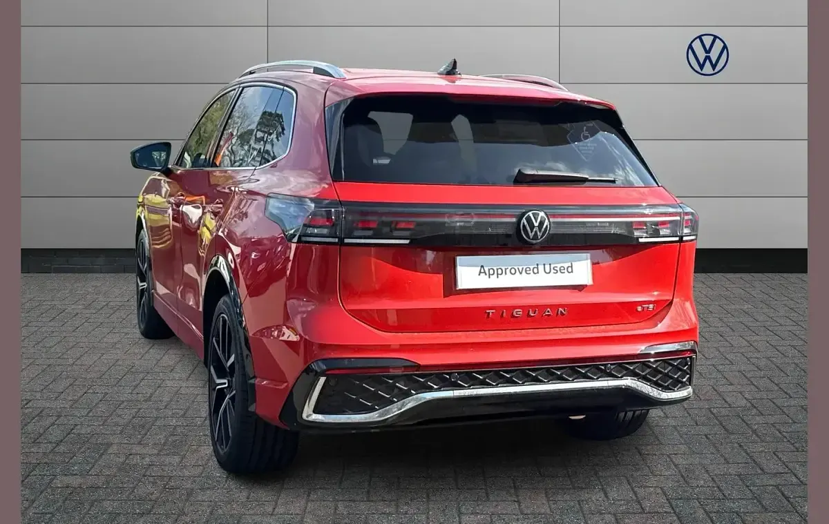 Używany VW Tiguan Edition 147 KM (108 kW) 2024 Czerwony SUV