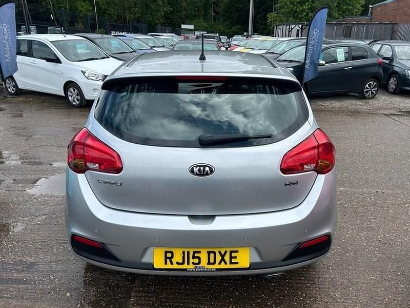 Używany Kia Ceed 126 KM (92 kW) 2015 Srebrny Hatchback