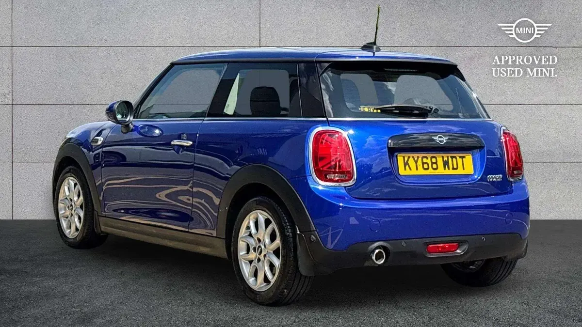 Used Mini Cooper Hatch 134 HP (98 kW) 2018 Blue Hatchback
