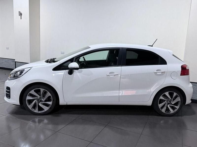 Used Kia Rio 107 HP (78 kW) 2015 White Hatchback