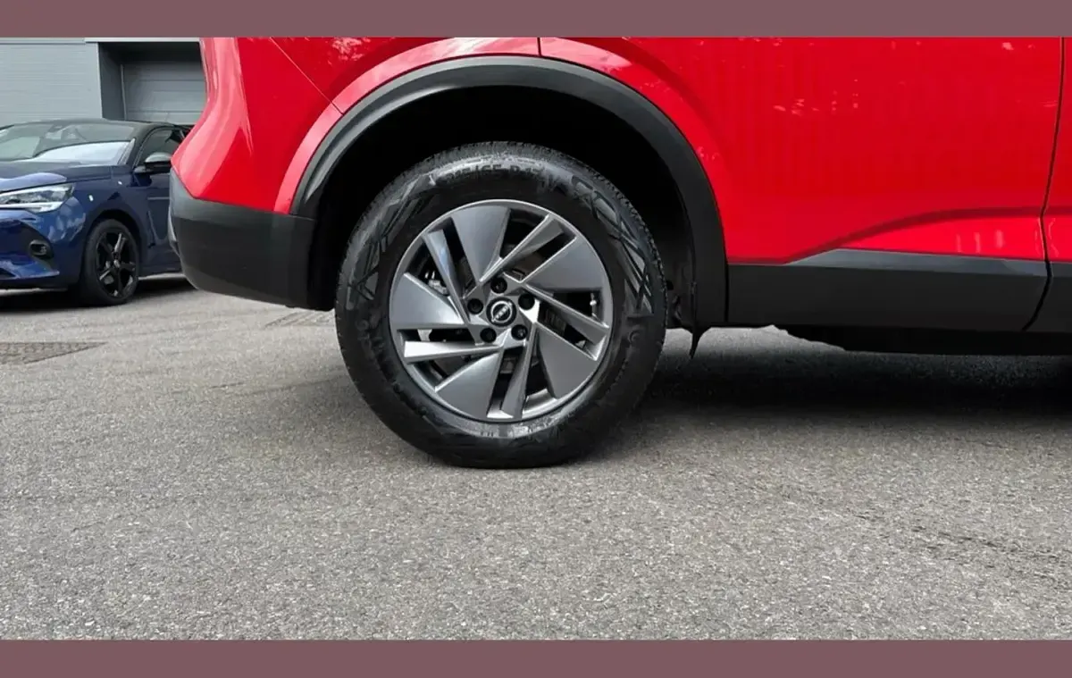 Used Nissan Qashqai Acenta Premium 155 HP (114 kW) 2023 Red SUV