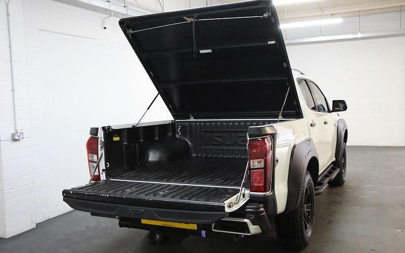 Used Isuzu D-Max 165 HP (121 kW) 2020 Cabriolet