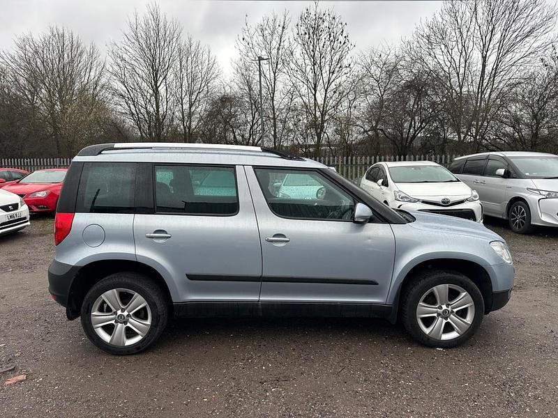 Used Skoda Yeti SE 105 HP (77 kW) 2011 Blue SUV