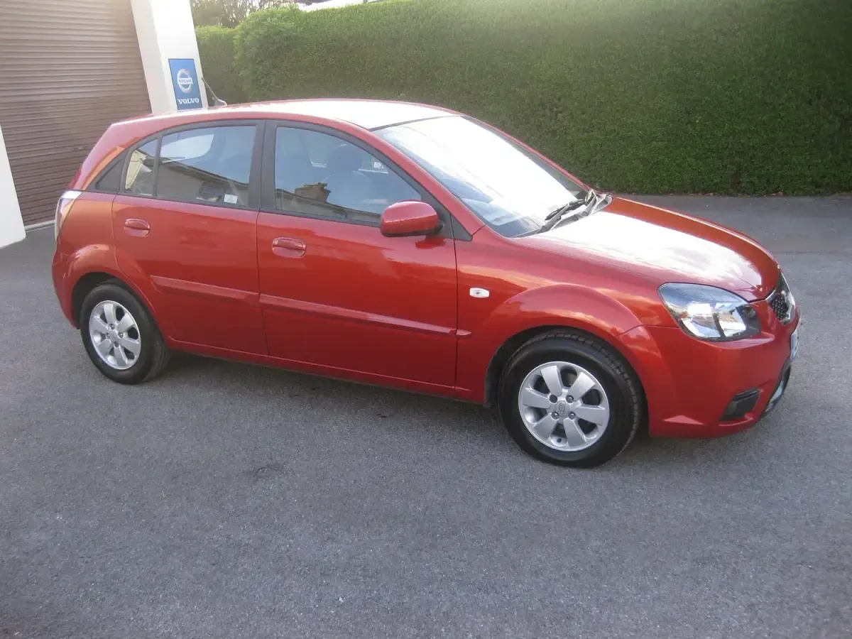 Used Kia Rio 108 HP (79 kW) 2010 Red Hatchback