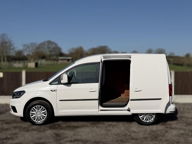 Used VW Caddy Trendline 102 HP (75 kW) 2019 White MPV