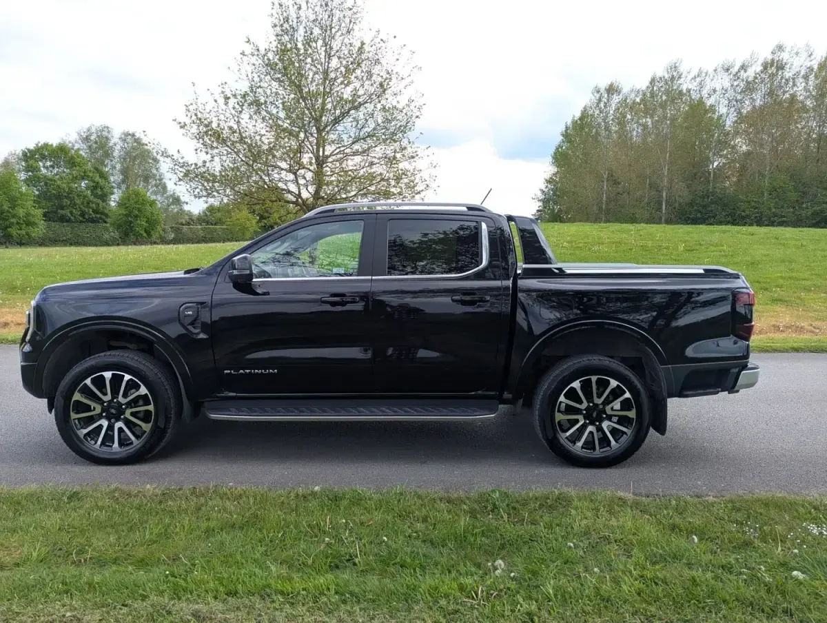 Begagnad Ford Ranger Platinum 240 HK (176 kW) 2025 Svart Pickup