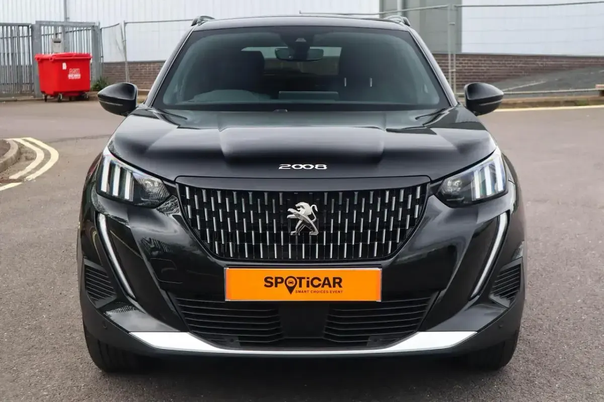 Usado Peugeot 2008 GTi 129 HP (94 kW) 2023 Preto SUV