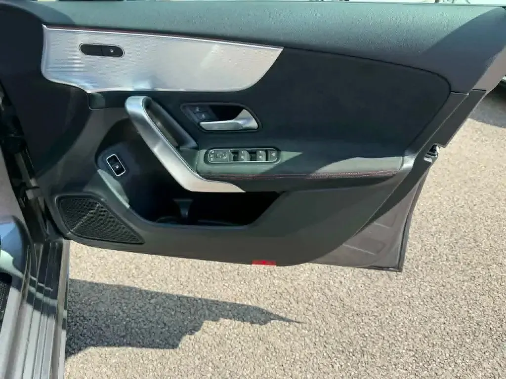 Begagnad Mercedes A250 Executive 2023 Grå Halvkombi