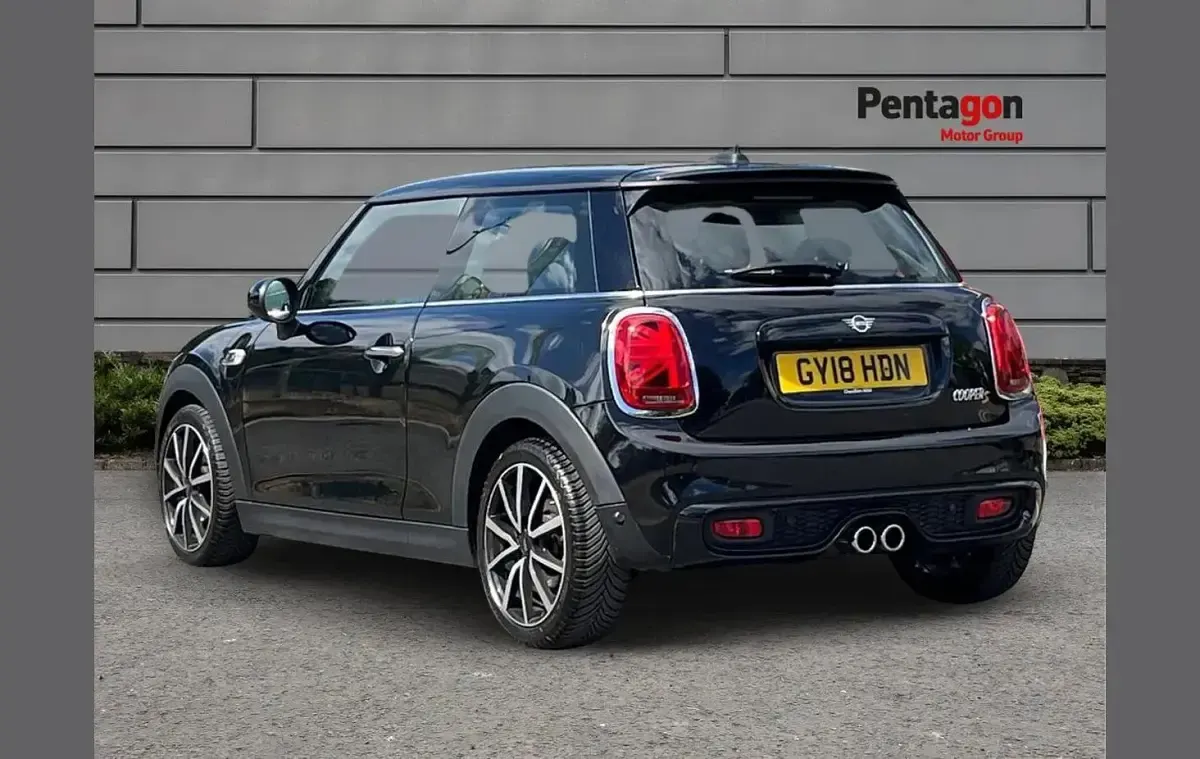 Used Mini Cooper S 188 HP (138 kW) 2018 Black Hatchback